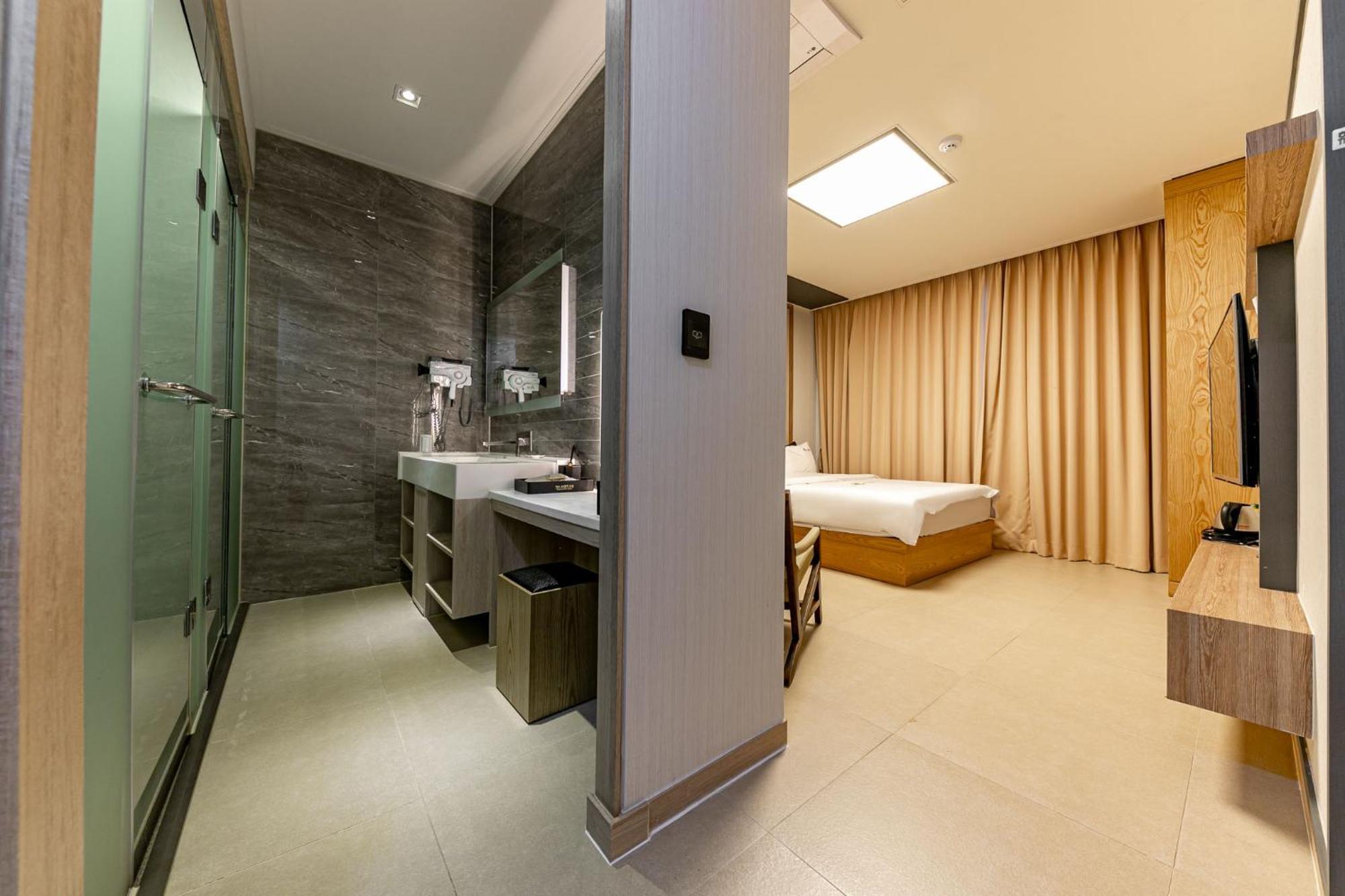 Yeosu Stay Hotel Номер фото