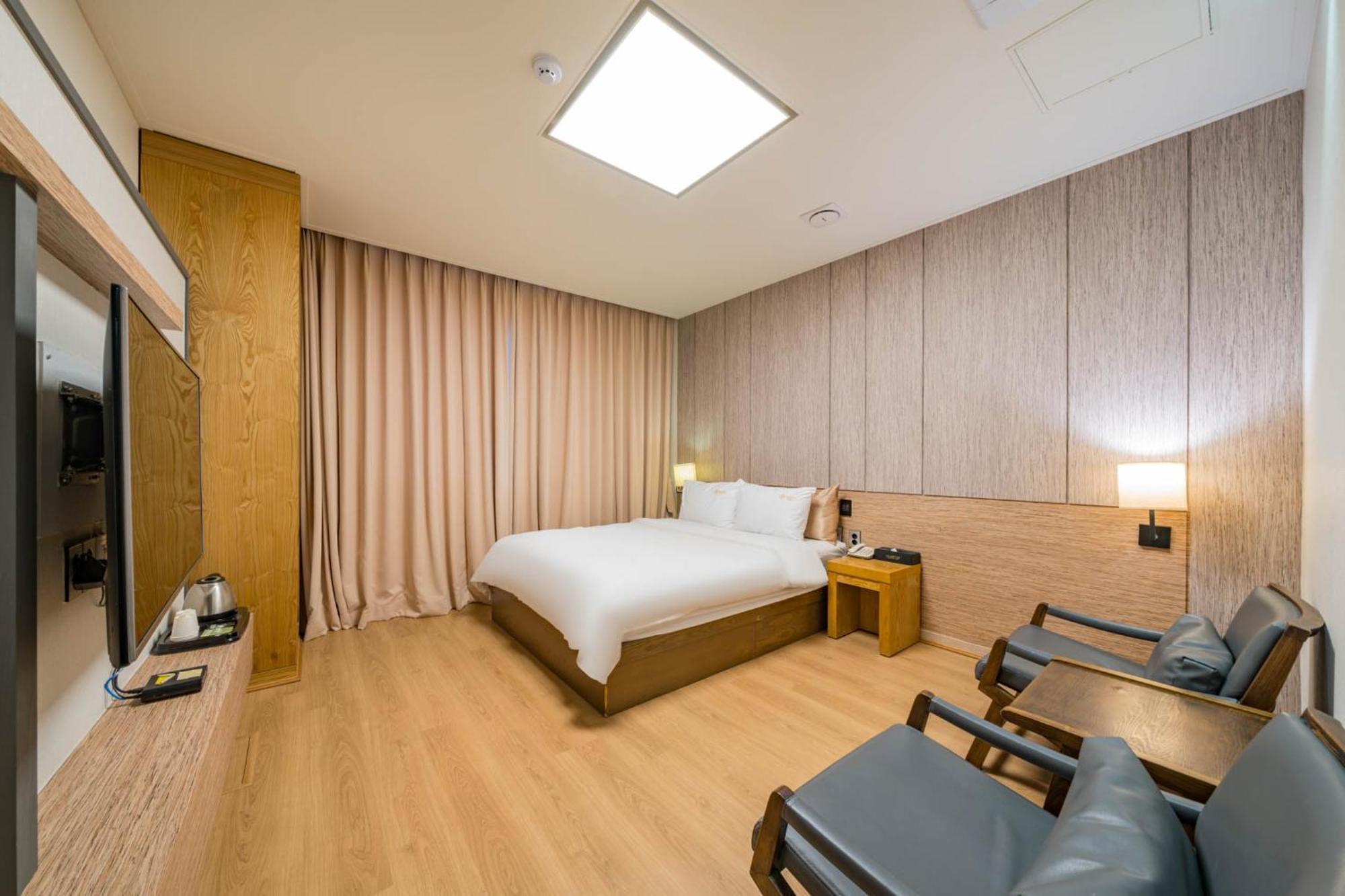 Yeosu Stay Hotel Номер фото