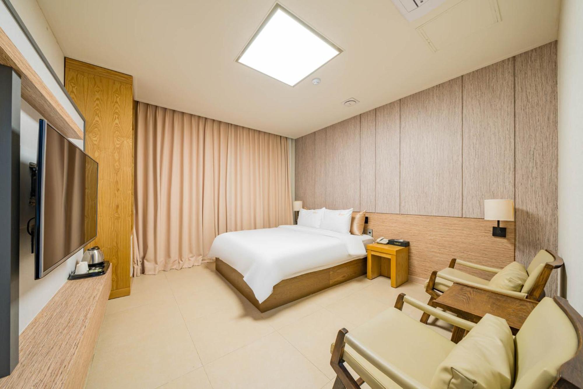 Yeosu Stay Hotel Номер фото