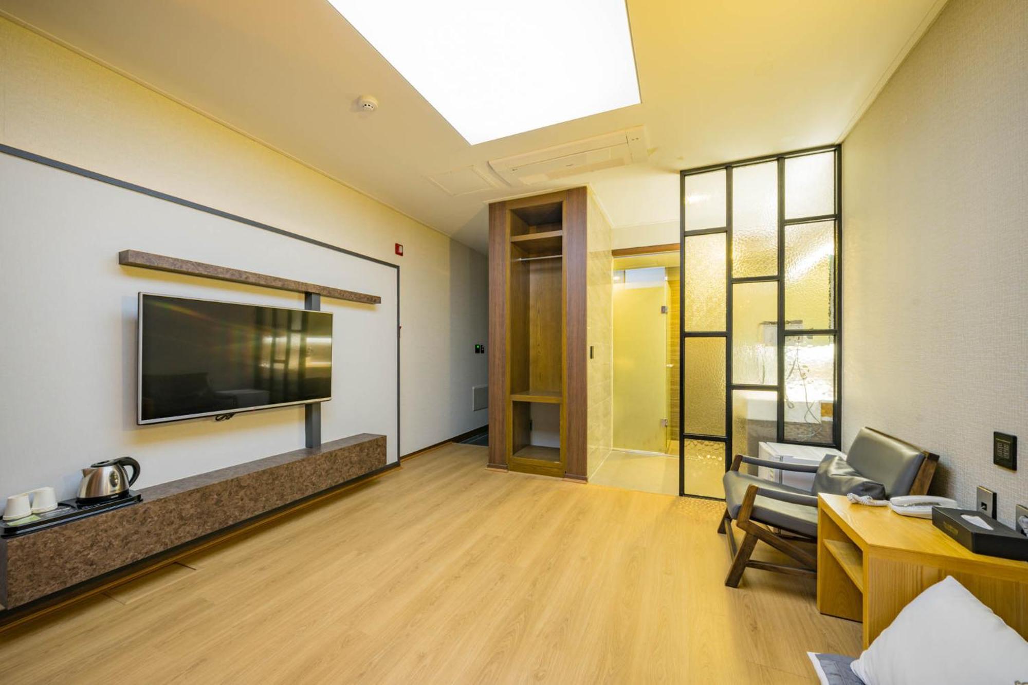 Yeosu Stay Hotel Номер фото