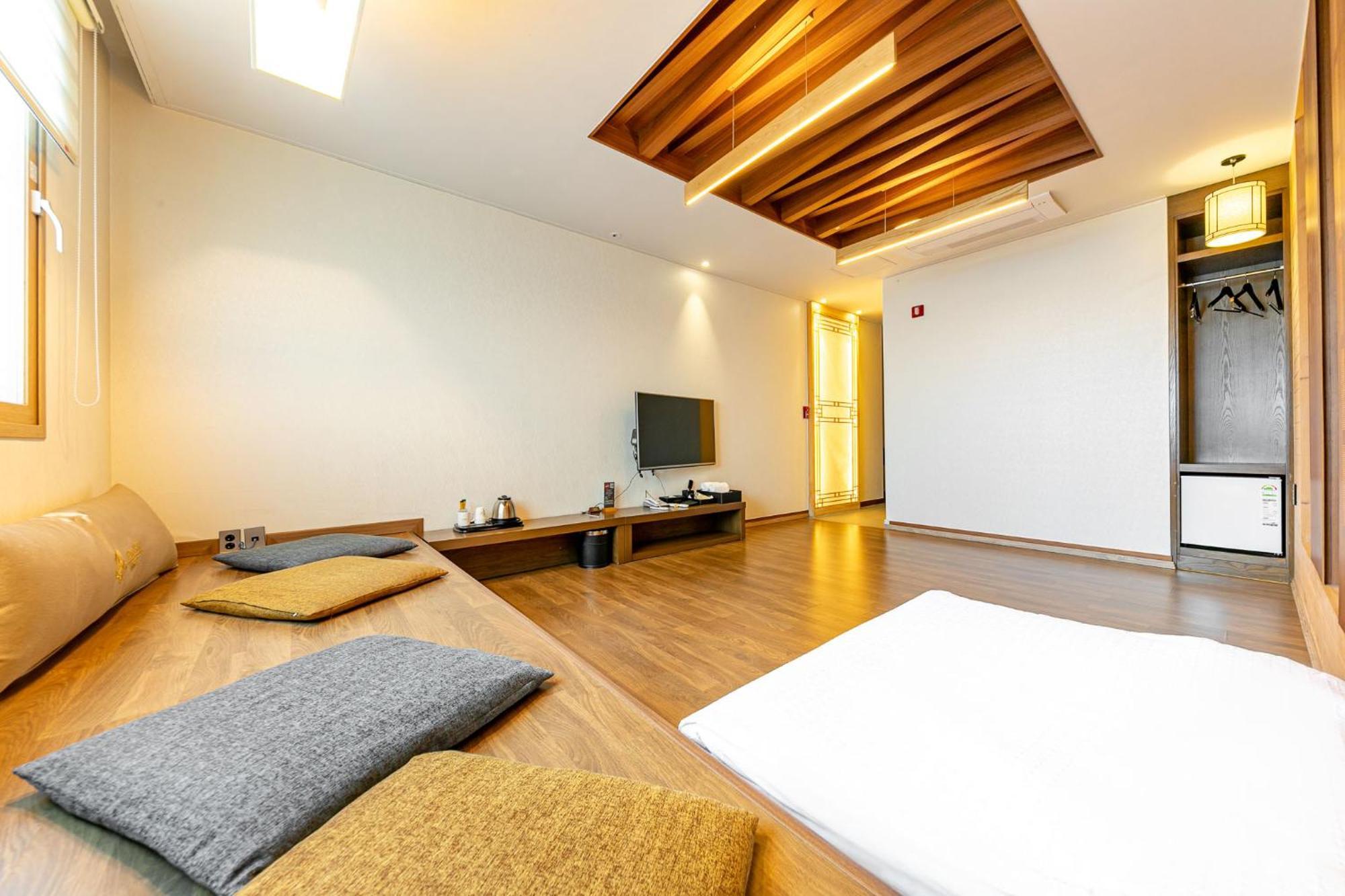Yeosu Stay Hotel Номер фото