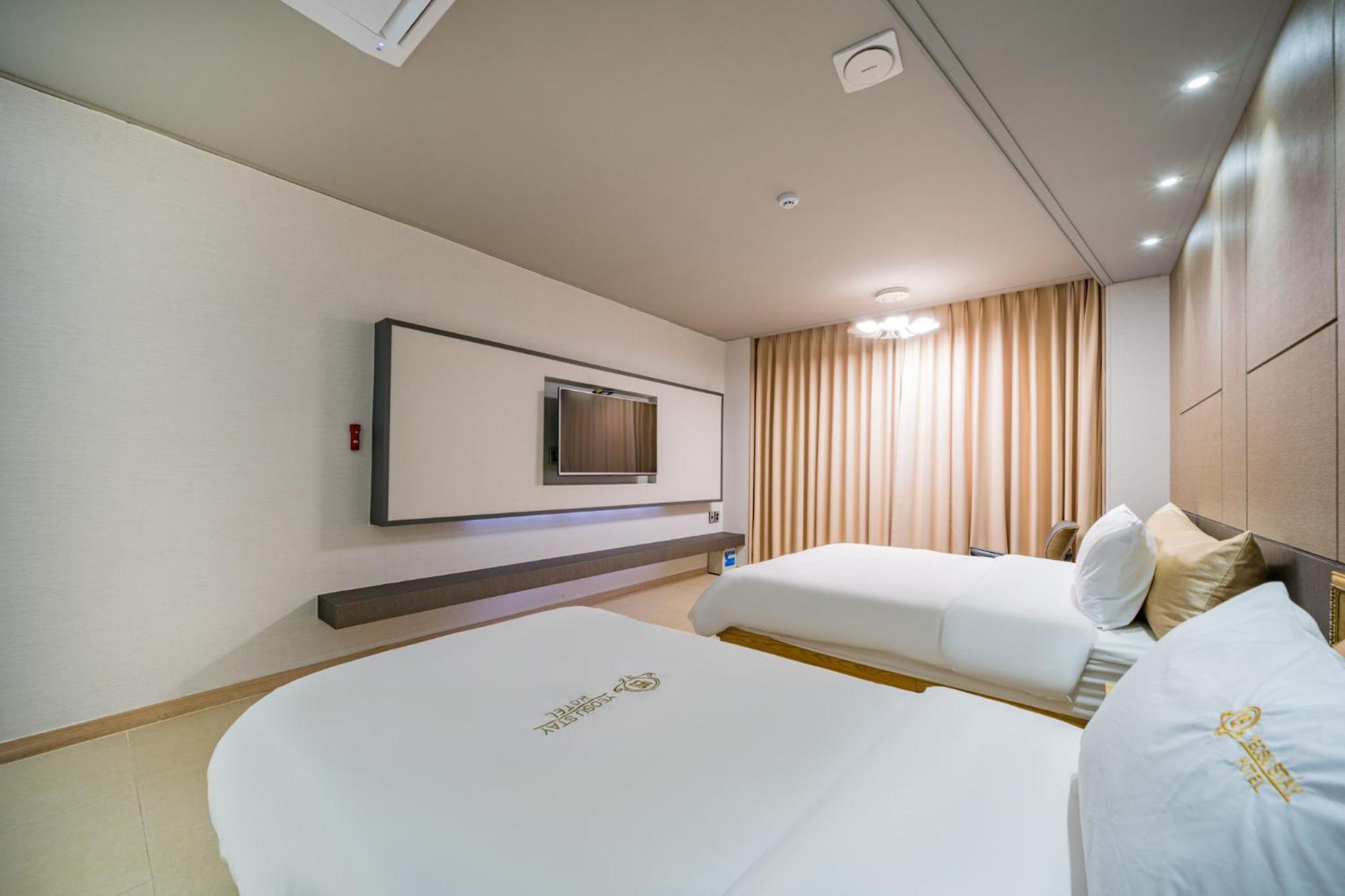 Yeosu Stay Hotel Номер фото