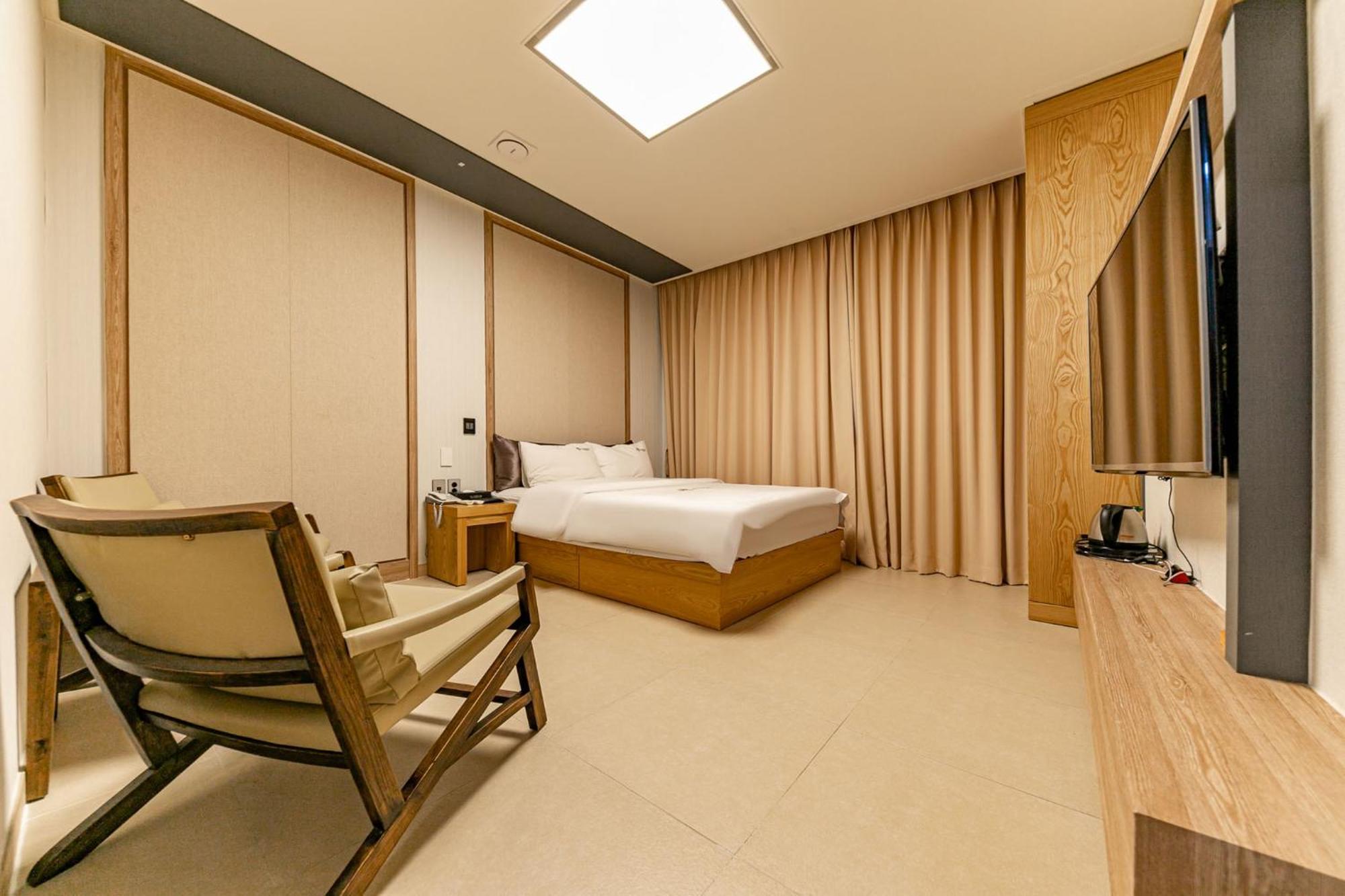Yeosu Stay Hotel Номер фото